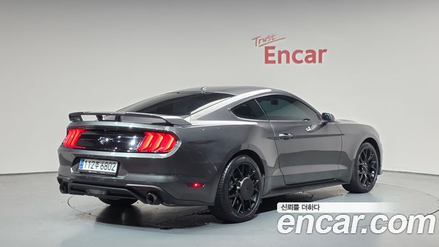 Ford Mustang Coupe - фото 0