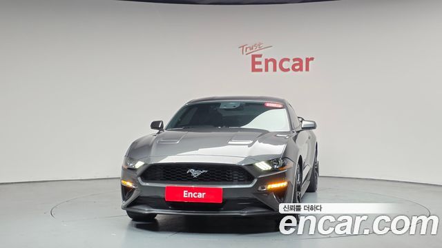 Ford Mustang Coupe - фото 1