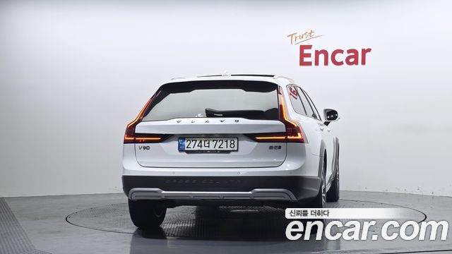 Volvo V90 B5 Pro AWD - фото 3