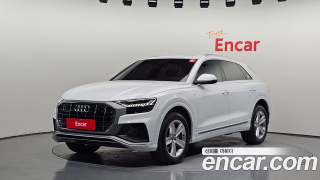 Audi Q8 45 TDI Quattro Premium - фото 0