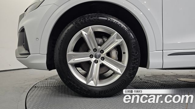 Audi Q8 45 TDI Quattro Premium - фото 4