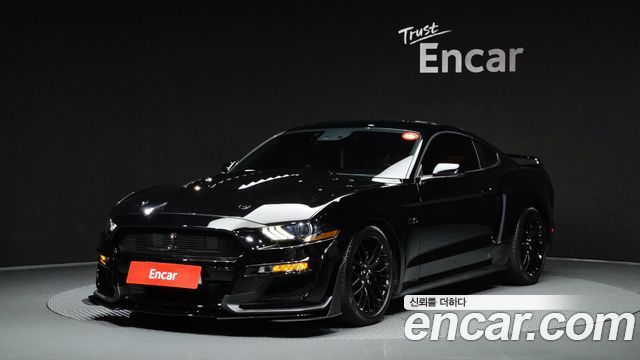 Ford Mustang GT Coupe - фото 0