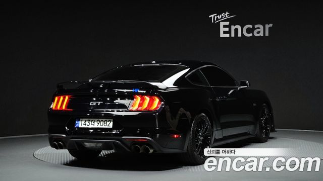 Ford Mustang GT Coupe - фото 1