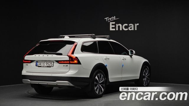 Volvo V90 B5 Ultimate AWD - фото 1