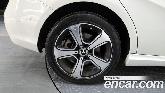 Mercedes-Benz B-Class W246 B220 - фото 4