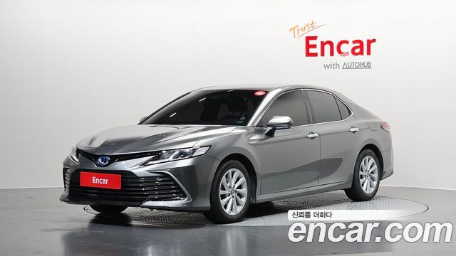 Toyota Camry XV70 2.5 LE Hybrid - фото 0