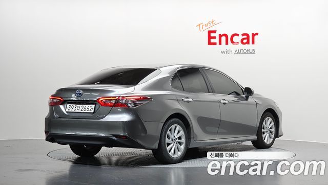 Toyota Camry XV70 2.5 LE Hybrid - фото 1
