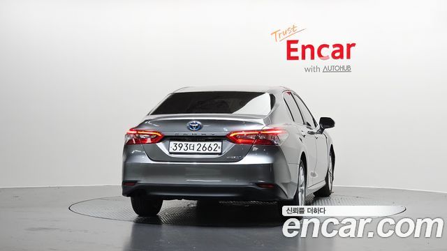 Toyota Camry XV70 2.5 LE Hybrid - фото 3
