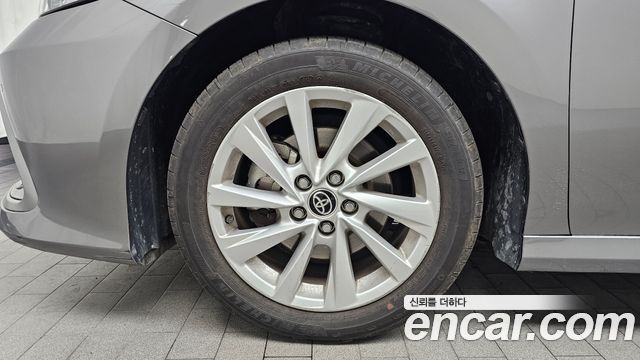 Toyota Camry XV70 2.5 LE Hybrid - фото 4