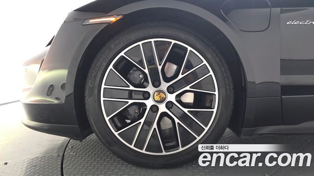 Porsche Taycan Base - фото 4