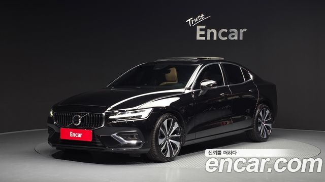 Volvo S60 3-го поколения B5 Ultimate Bright - фото 0