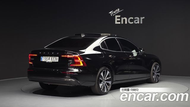 Volvo S60 3-го поколения B5 Ultimate Bright - фото 1