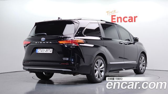 Toyota Sienna 4-го поколения 2.5 Hybrid 2WD - фото 1