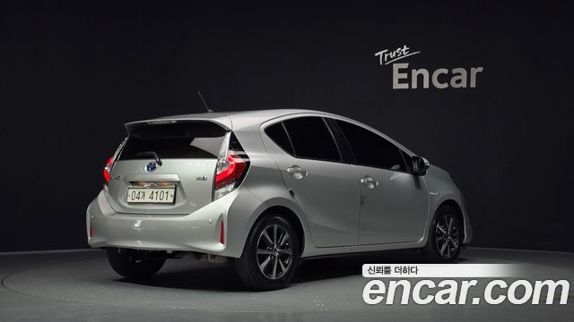 Toyota Prius 1.5 - фото 1