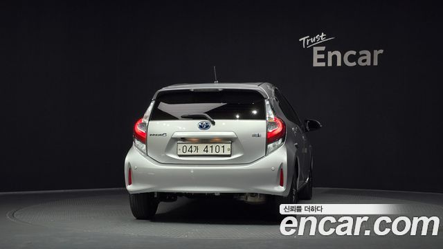 Toyota Prius 1.5 - фото 3