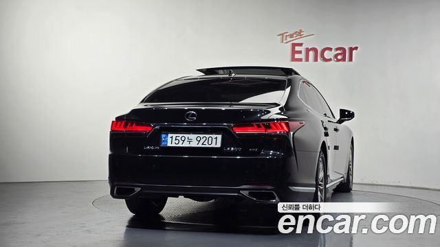 Lexus LS LS500 3.5 Luxury AWD - фото 3
