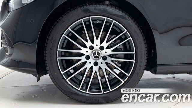 Mercedes-Benz C-Class W206 C200 Avantgarde - фото 4