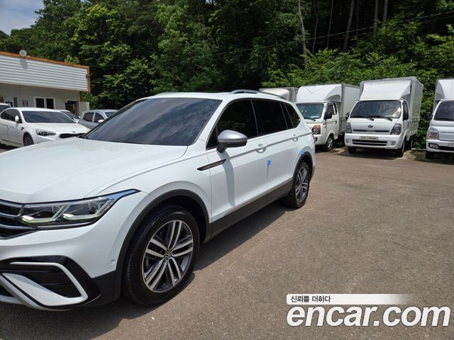Volkswagen Tiguan 2.0 TSI R-Line - фото 0