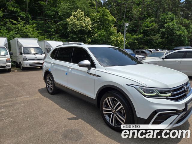 Volkswagen Tiguan 2.0 TSI R-Line - фото 1