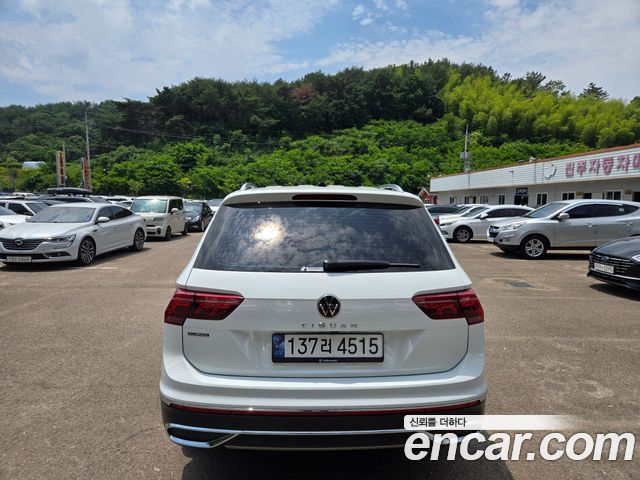Volkswagen Tiguan 2.0 TSI R-Line - фото 4