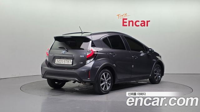 Toyota Prius 1.5 Crossover - фото 1
