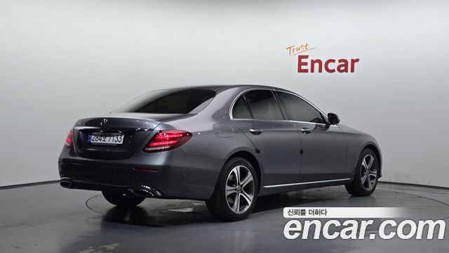 Mercedes-Benz E-Class W213 E220d Avantgarde - фото 1