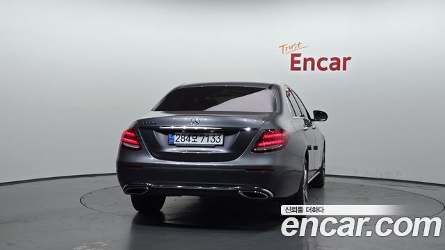 Mercedes-Benz E-Class W213 E220d Avantgarde - фото 3