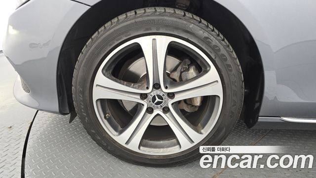 Mercedes-Benz E-Class W213 E220d Avantgarde - фото 4