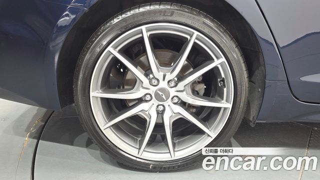 Genesis G70 2.0T Elite - фото 4