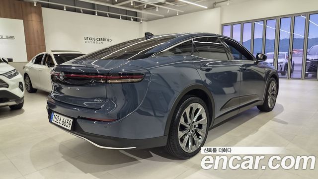 Toyota Crown 2.5 4WD Hybrid - фото 1