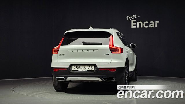 Volvo XC40 T4 Inscription - фото 3