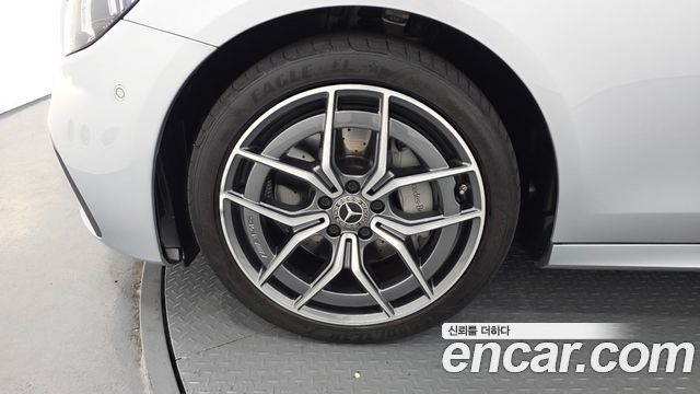 Mercedes-Benz E-Class W213 E220d 4MATIC AMG Line - фото 4