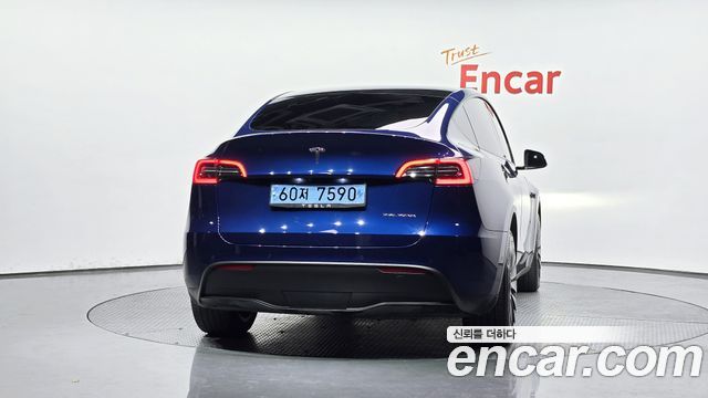 Tesla Model Y Long Range AWD - фото 3