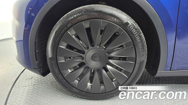 Tesla Model Y Long Range AWD - фото 4