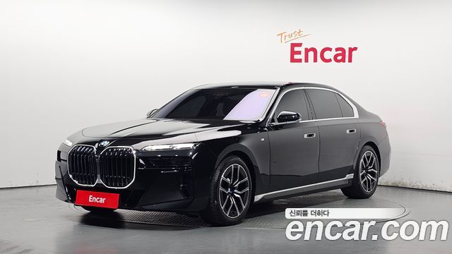 BMW 7-Series G70 740i xDrive M Sport - фото 0