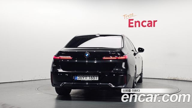 BMW 7-Series G70 740i xDrive M Sport - фото 3