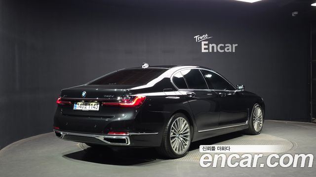 BMW 7-Series G11 740d xDrive Design Pure Excellence - фото 0