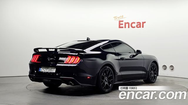 Ford Mustang Coupe - фото 1