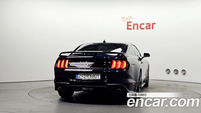 Ford Mustang Coupe - фото 3