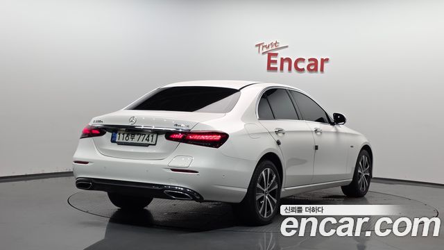 Mercedes-Benz E-Class W213 E300e 4MATIC Exclusive - фото 1