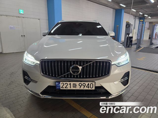 Volvo XC60 2-го поколения B5 Ultimate Bright - фото 1