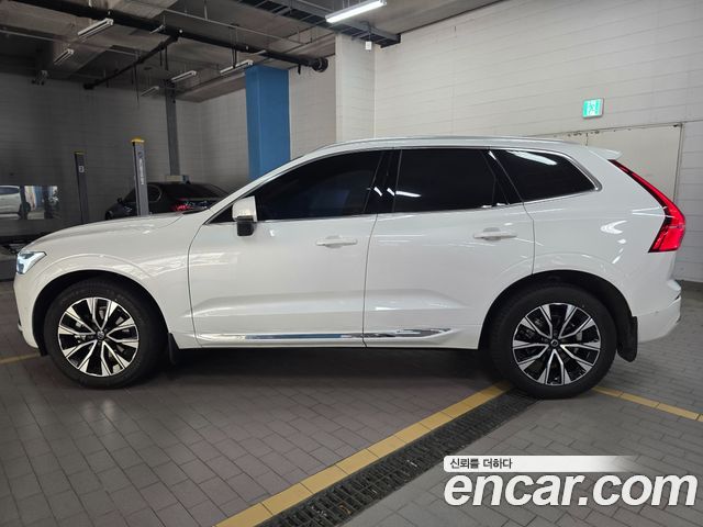 Volvo XC60 2-го поколения B5 Ultimate Bright - фото 2