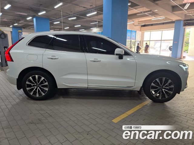 Volvo XC60 2-го поколения B5 Ultimate Bright - фото 3