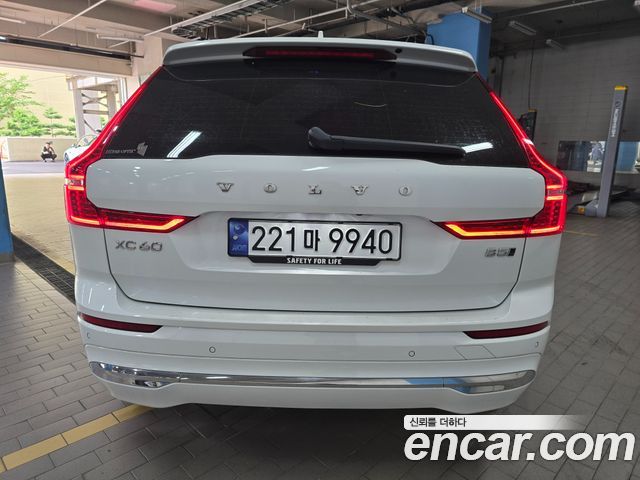 Volvo XC60 2-го поколения B5 Ultimate Bright - фото 4