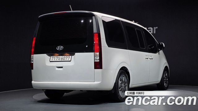 Hyundai Staria Tourer 11-Seater Modern - фото 1