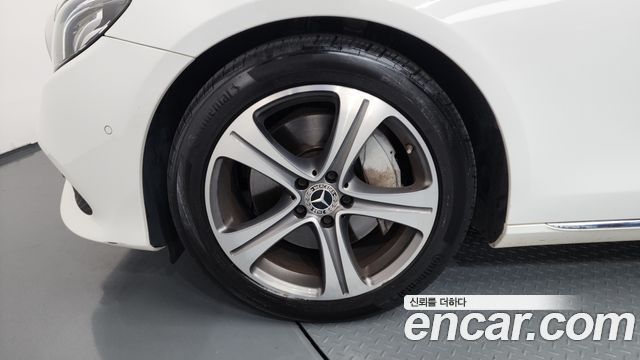 Mercedes-Benz E-Class W213 E300 Avantgarde - фото 4