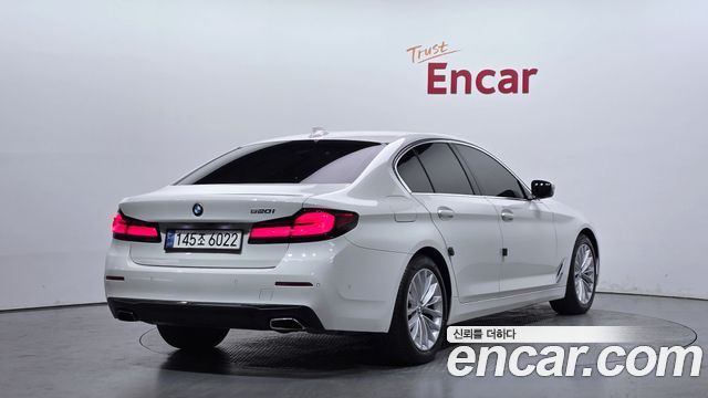 BMW 5-Series G30 520i Luxury - фото 1