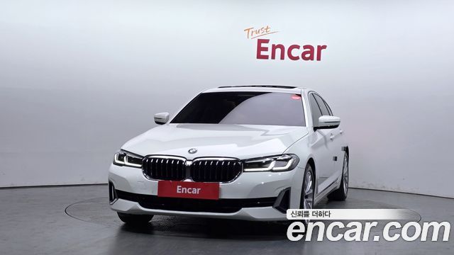BMW 5-Series G30 520i Luxury - фото 2