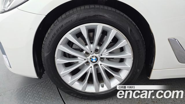 BMW 5-Series G30 520i Luxury - фото 4