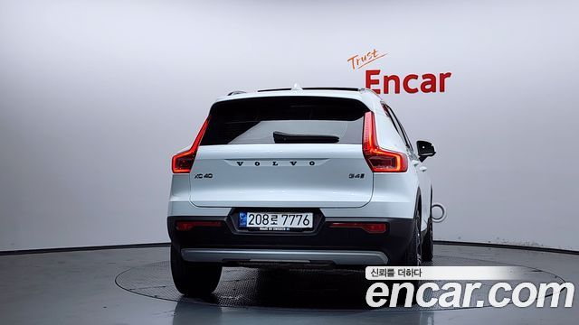 Volvo XC40 B4 Inscription - фото 3